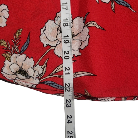 Urban Romantics Red Floral Bell Sleeve Top Blouse Size Small - Picture 6 of 9